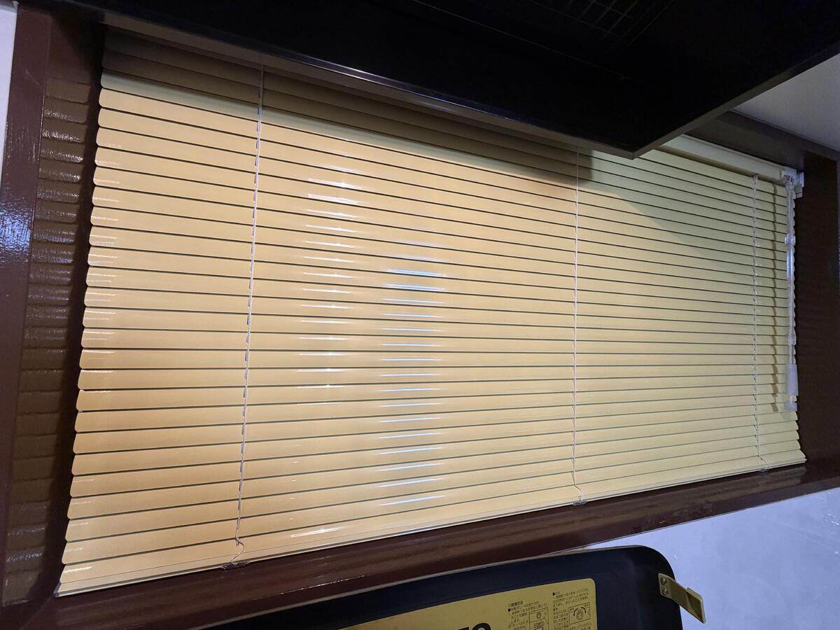 アルミブラインド-ベーシック・遮熱-(浴窓テンション式)ライトイエロー JC-2069