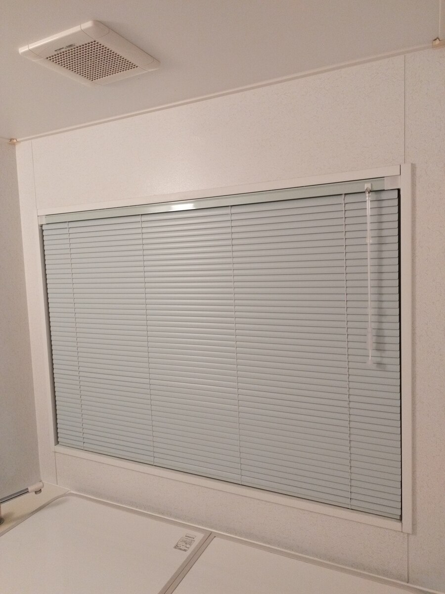 アルミブラインド-ベーシック・遮熱-（浴窓テンション式）ペールブルー  JC-2119