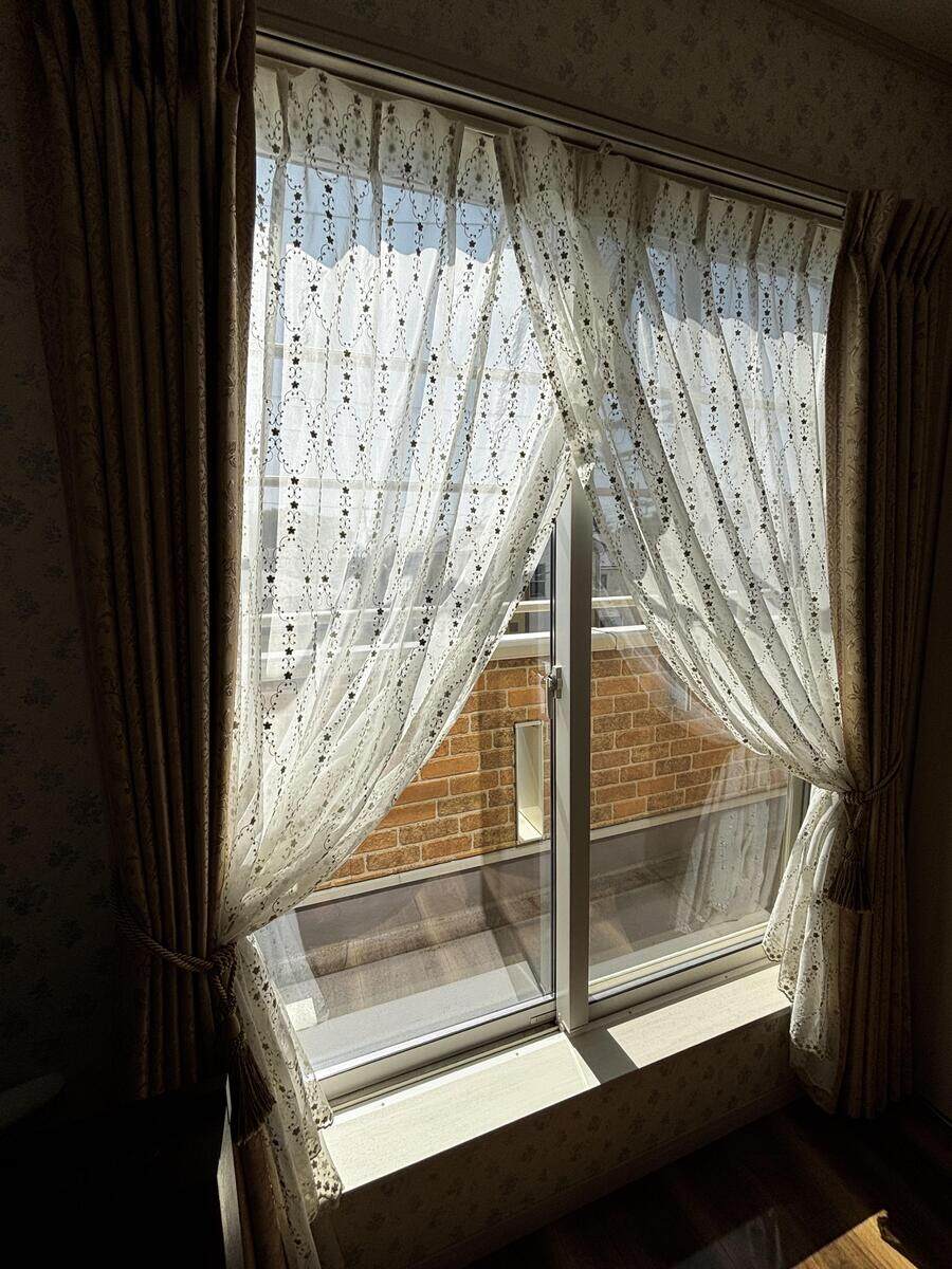 フリージア レースカーテン J-92678 ゴールド