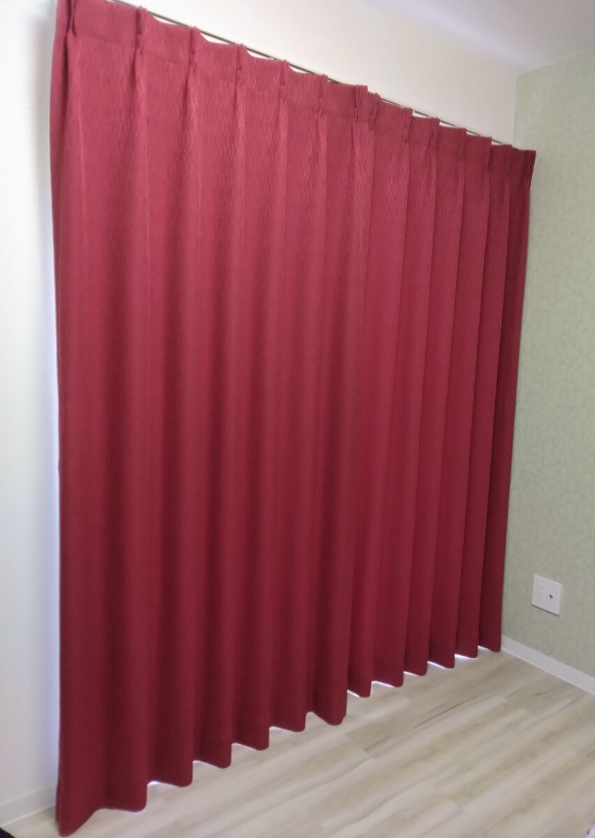 キラデコ カーテン J-98000 レッド