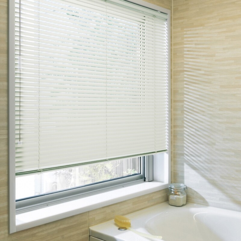 aluminumblind_basic_bathwindow_1_2068.jpg