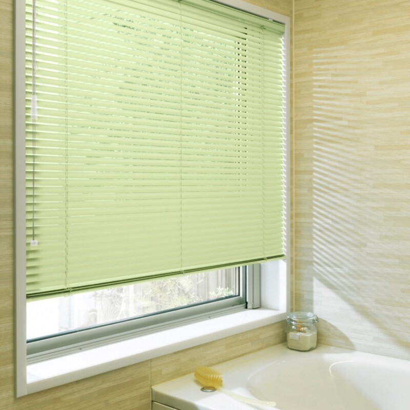 aluminumblind_basic_bathwindow_1_2073.jpg