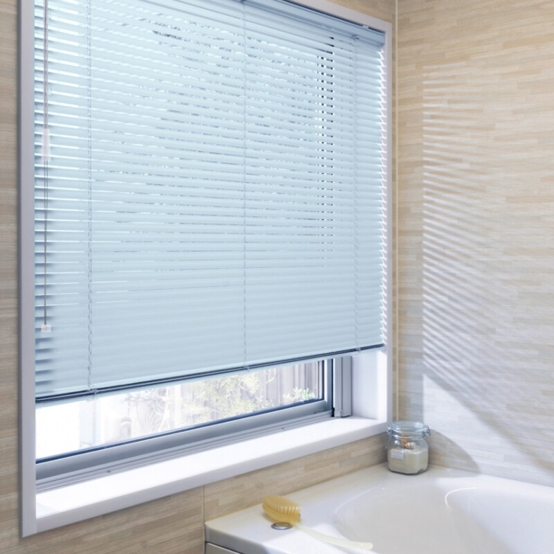aluminumblind_basic_bathwindow_1_2077.jpg