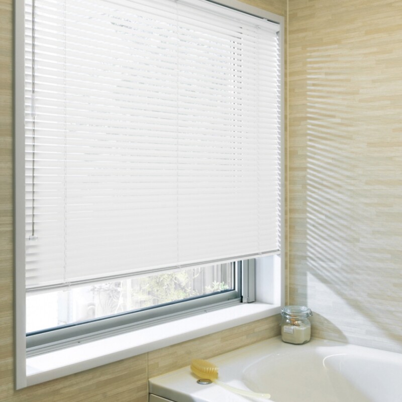 aluminumblind_basic_bathwindow_1_2831.jpg