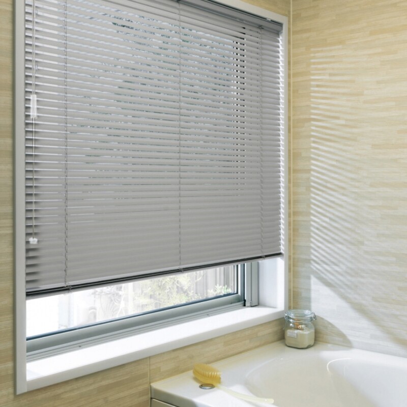 aluminumblind_basic_bathwindow_1_2838.jpg