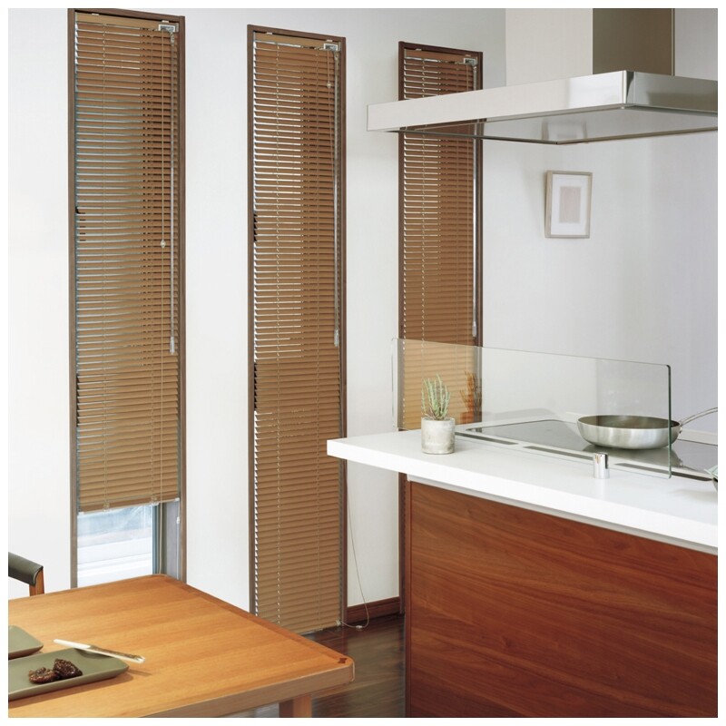 aluminumblind_wood_bathwindow_1_2006.jpg