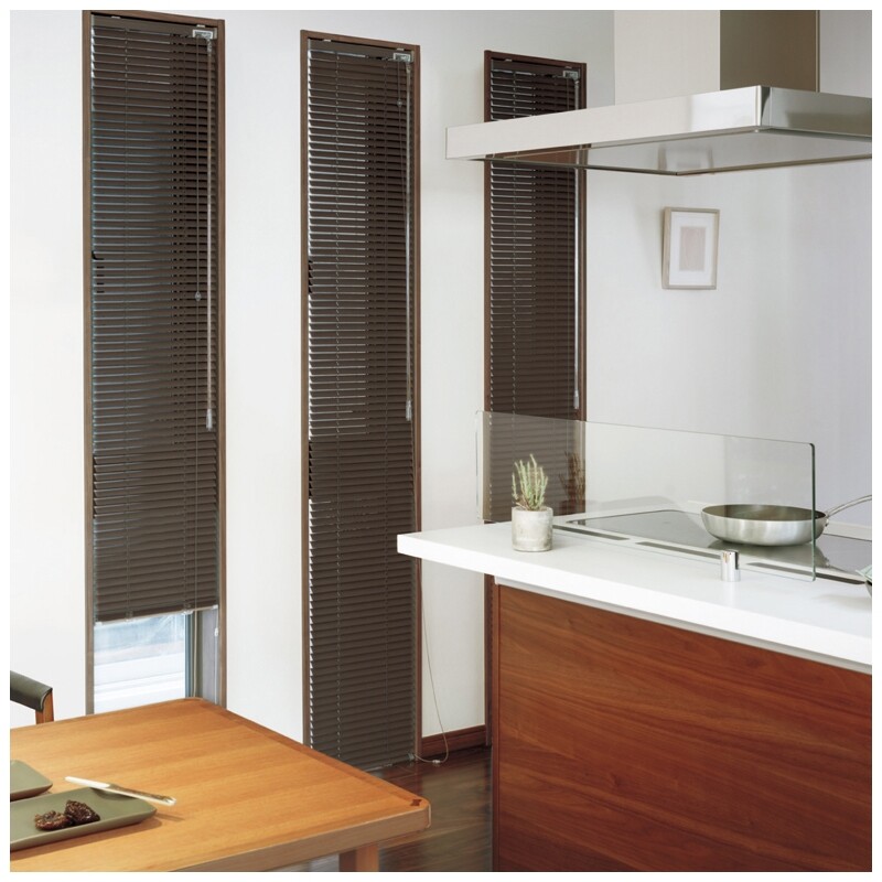 aluminumblind_wood_bathwindow_1_2010.jpg