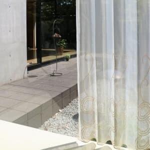 クククル カフェカーテン J-92435 ゴールド