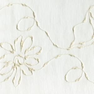 ガーベラデイジー 生地サンプル J-92731 ホワイト