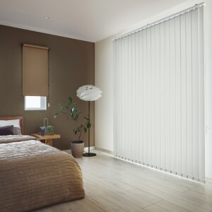 バーチカルブラインド-ウォッシャブル遮光- ホワイト JC-6171
