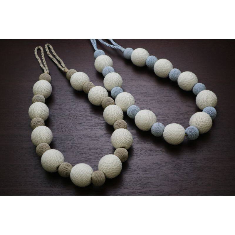 コットンボールタッセル 8104 Gy ブルーアイボリー 公式 ジャストカーテン オンラインショップ